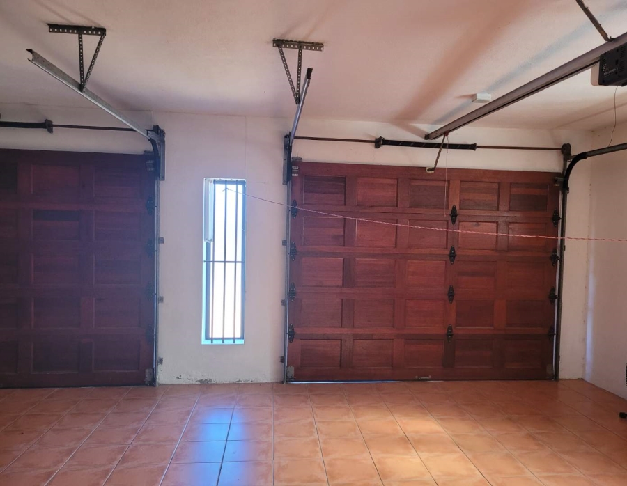 5 Bedroom Property for Sale in Goodwood Park Western Cape